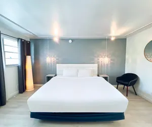 Photo 4 - North Beach Hotel