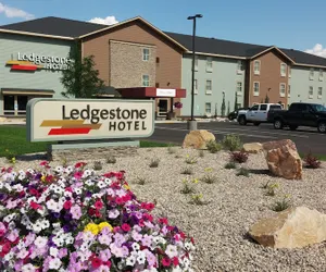 Photo 2 - Ledgestone Suites Hotel Vernal