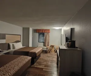 Photo 4 - Mountain Vista Inn & Suites