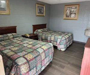 Photo 4 - Interstate Inn Express