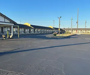 Photo 5 - Interstate Inn Express