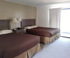 Photo 3 - Driftwood Motel