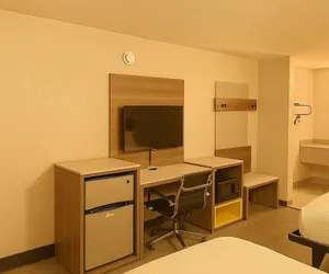 Photo 4 - Economy Inn Little Rock