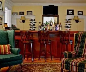 Photo 3 - The Victoria Inn Bed & Breakfast