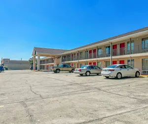 Photo 2 - OYO Hotel East Macon I-75