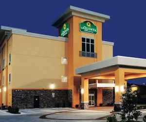 Photo 2 - La Quinta Inn & Suites by Wyndham Claremore