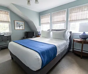 Photo 4 - Homeport Inn and Tavern