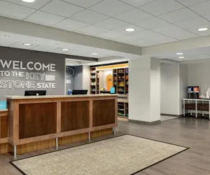 Photo 5 - Hampton Inn & Suites Pittsburgh/Harmarville