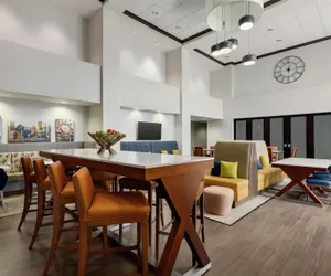 Photo 4 - Hampton Inn & Suites Pittsburgh/Harmarville