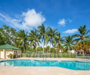 Photo 2 - The Exuma Cay by Brightwild Pool View Parking