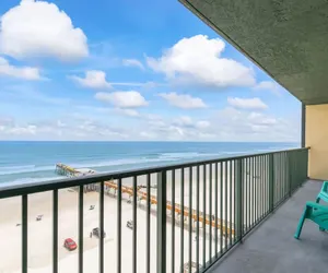 Photo 4 - Top Floor Oceanfront Condo w Pool Beach Access