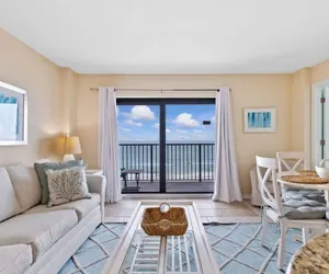 Photo 5 - Top Floor Oceanfront Condo w Pool Beach Access