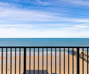 Photo 4 - Top Floor Oceanfront Condo w Pool Beach Access