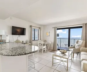 Photo 3 - Top Floor Oceanfront Condo w Pool Beach Access