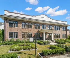 Photo 4 - The Adaline 5 by Brightwild Classy Hyde Park Apt