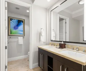 Photo 2 - Ocean Front 1BR Suite With Direct Beach Access