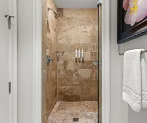 Photo 3 - Ocean Front 1BR Suite With Direct Beach Access