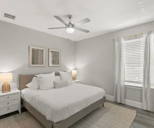 Photo 4 - Canopy Cove Stunning 2BR Apt Heart of Downtown