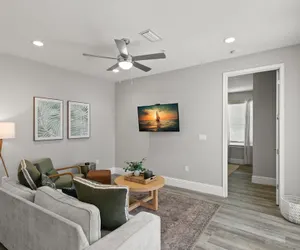 Photo 5 - Canopy Cove Stunning 2BR Apt Heart of Downtown