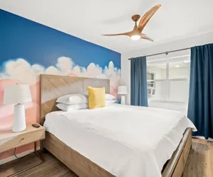 Photo 4 - Deluxe King Condo Updated Suite by the Beach!