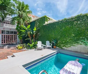 Photo 2 - New Rose Petal Petite Suite - Pool Parking