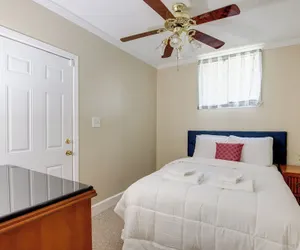 Photo 5 - 6 BR20 Mins to Downtown Pool Maison