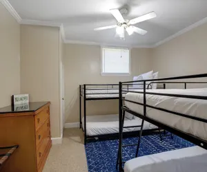 Photo 2 - 6 BR20 Mins to Downtown Pool Maison