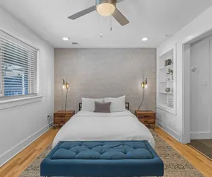 Photo 2 - Crescent Furnished Apartments v2