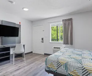 Photo 2 - HomeStay Lodge Pensacola - Davis