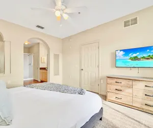 Photo 4 - 2BR Condo - Hot Tub Pool and More- Near Disney