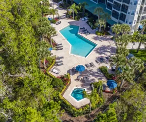 Photo 5 - Upstay - Modern Family Apartment w Pool Hot Tub