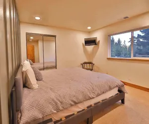 Photo 3 - The Elevator House Sleeps 10!