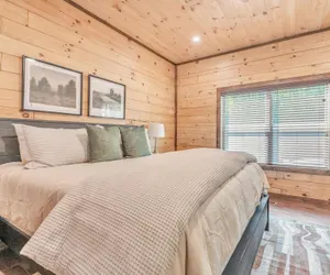 Photo 3 - Ern803 - Beary Blue Oasis 2 Bedroom Cabin