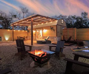 Photo 2 - Romantic Luxury Retreat-hot/cold pool & sauna