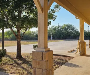 Photo 2 - Dilley Motor Inn