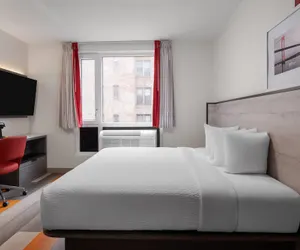 Photo 4 - Ramada By Wyndham Brooklyn Near Flatbush