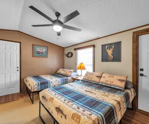 Photo 3 - Gone Fishin' - 1 Bedroom Hotel Room by The Lodges at Fossil Creek