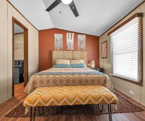 Photo 2 - Bohemian Rhapsody - 1 Bedroom Hotel Room by The Lodges at Fossil Creek