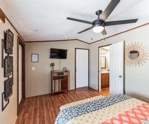 Photo 3 - Bohemian Rhapsody - 1 Bedroom Hotel Room by The Lodges at Fossil Creek