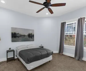 Photo 2 - Near The Airport East Lake Craftsman