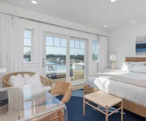 Photo 4 - Canoe Place Waterfront Residences