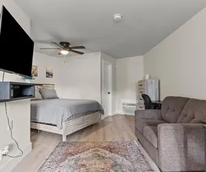 Photo 3 - Modern Studio Apartment in Huntsville