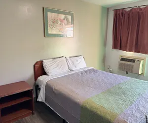 Photo 4 - BUDGET INN