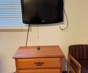 Photo 2 - BUDGET INN