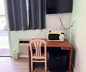 Photo 3 - BUDGET INN