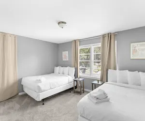 Photo 5 - Beds on Broadmoor Two Units