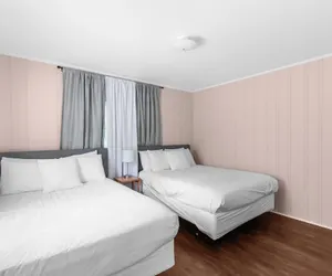 Photo 5 - Blushing Bungalow