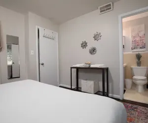 Photo 2 - Mins to 5-points-Highland Hideaway