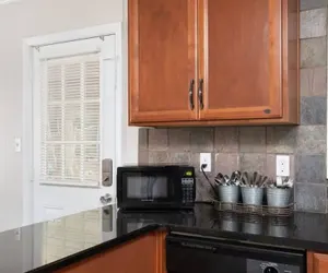 Photo 5 - Mins to 5-points-Highland Hideaway