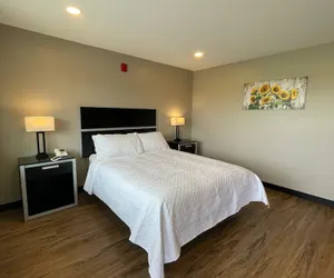 Photo 2 - Four Seasons Inn
